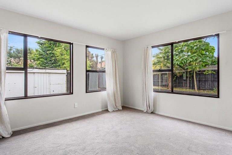Photo of property in 180 Main North Road, Redwood, Christchurch, 8051