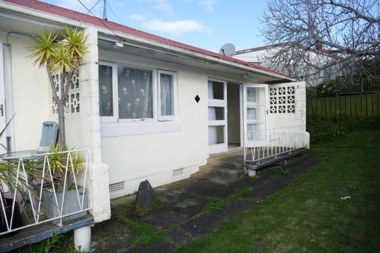 Photo of property in 6 Clare Place, Favona, Auckland, 2024