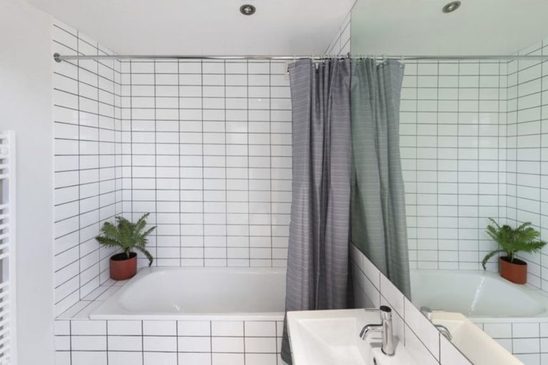 Photo of property in 10a Palm Grove, Berhampore, Wellington, 6023