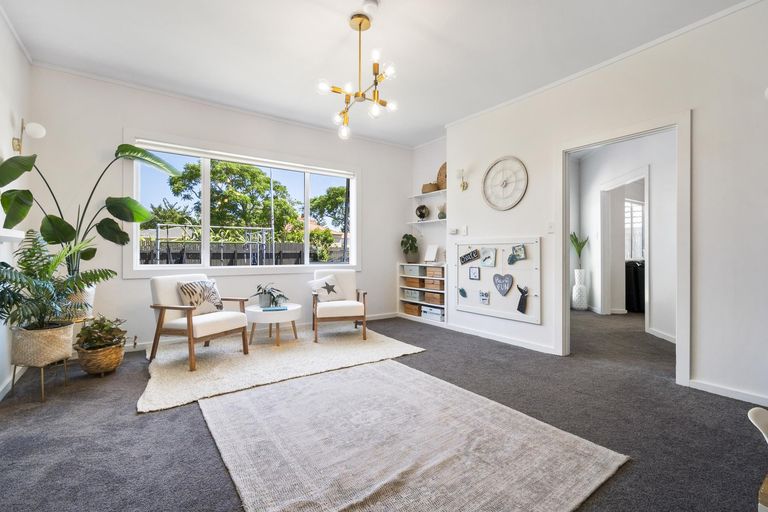 Photo of property in 17 Phoenix Avenue, Hokowhitu, Palmerston North, 4410