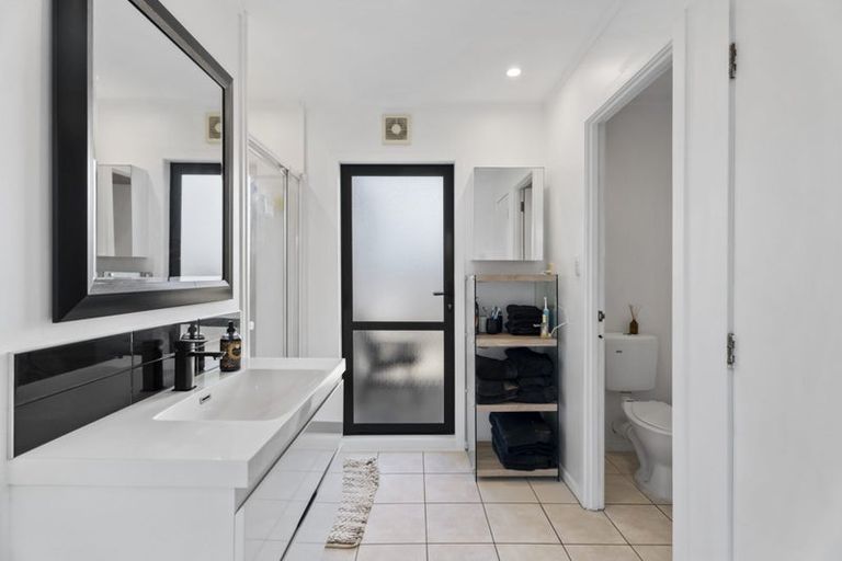 Photo of property in 2/103 Vipond Road, Stanmore Bay, Whangaparaoa, 0932