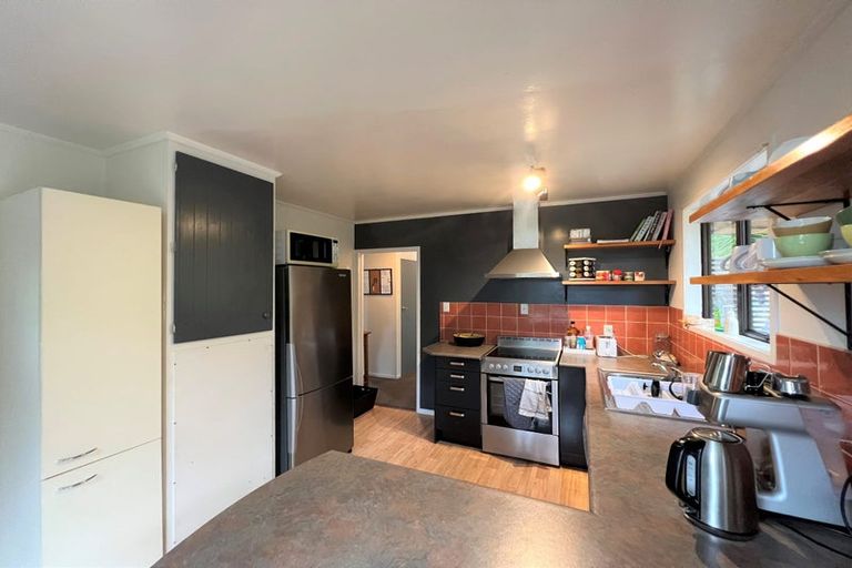 Photo of property in 16 Panzic Place, Glen Eden, Auckland, 0602