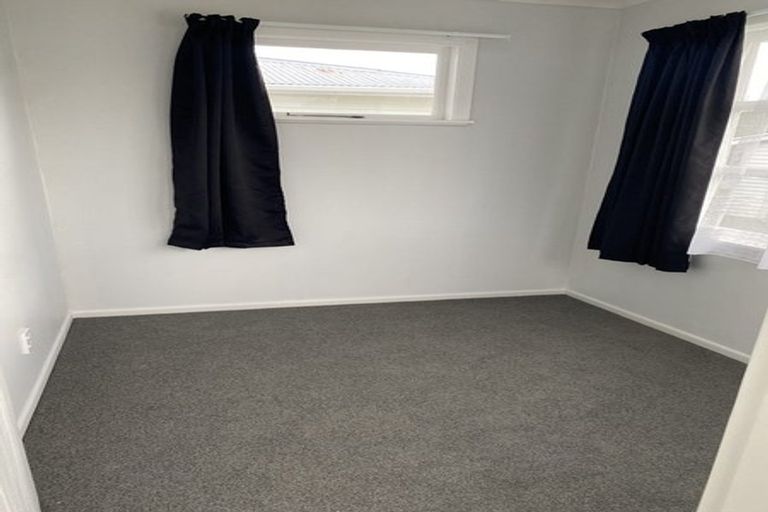 Photo of property in 17 Karaka Crescent, Levin, 5510