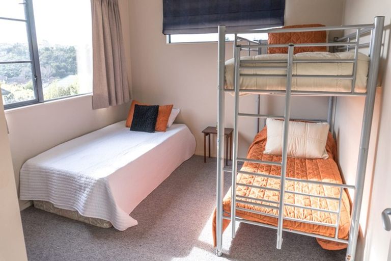 Photo of property in 5 Kaweka Close, Aotea, Porirua, 5024