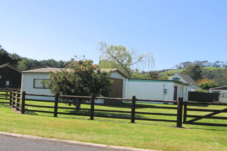 Photo of property in 29 Hardy Place, Cooks Beach, Whitianga, 3591