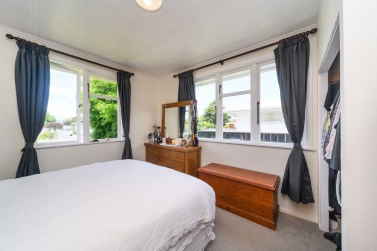 Photo of property in 3 Bristol Crescent, Roslyn, Palmerston North, 4414