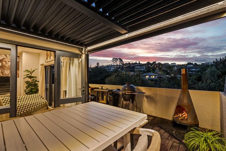 Photo of property in 11/19 Langana Avenue, Browns Bay, Auckland, 0630