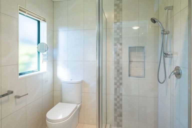 Photo of property in 115 Realm Drive, Paraparaumu, 5032