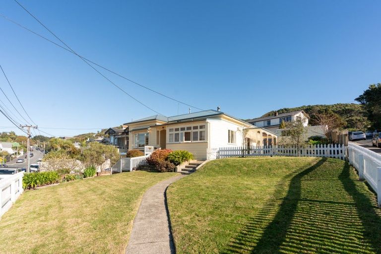 Photo of property in 42 Eden Street, Island Bay, Wellington, 6023