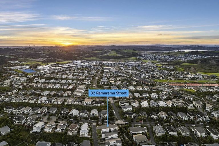 Photo of property in 32 Remuremu Street, Long Bay, Auckland, 0630