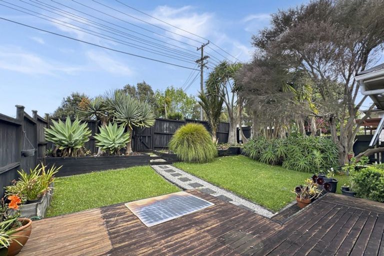 Photo of property in 36 Fairmount Road, Titirangi, Auckland, 0604