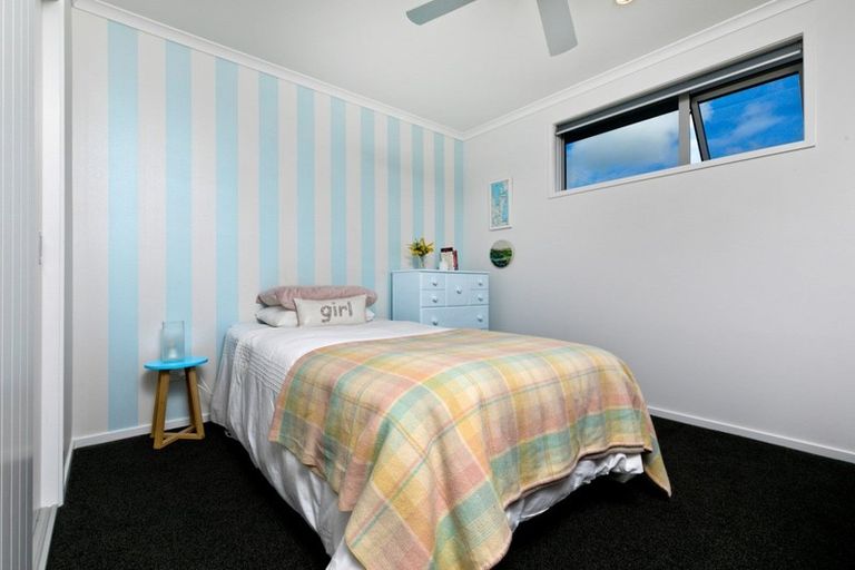 Photo of property in 6 Skipjack Pass, Silverdale, 0932