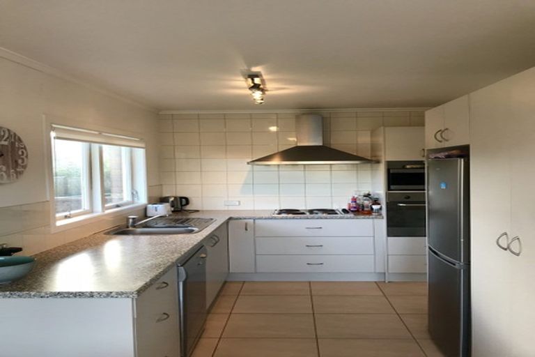 Photo of property in 1/49 Shakespeare Road, Milford, Auckland, 0620