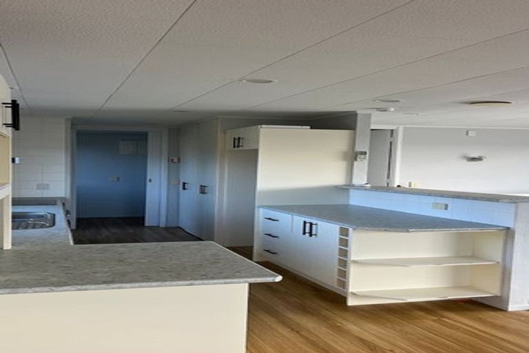 Photo of property in 41 Lavelle Road, Henderson, Auckland, 0612