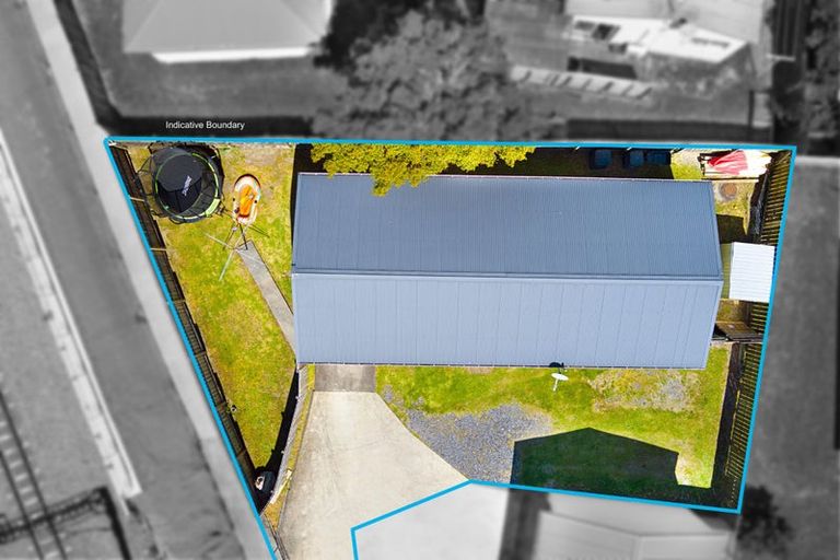 Photo of property in 12b Sturges Road, Henderson, Auckland, 0612