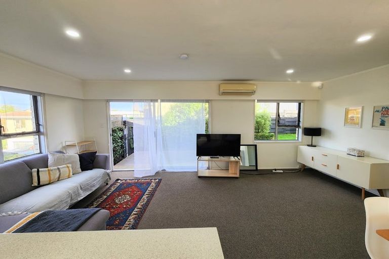 Photo of property in 2/46a Moana Avenue, Onehunga, Auckland, 1061
