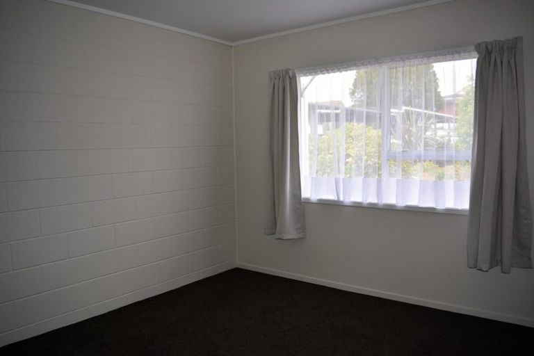 Photo of property in 4/318 Te Atatu Road, Te Atatu South, Auckland, 0610