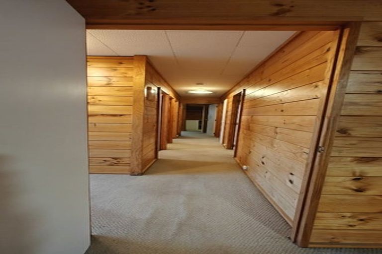 Photo of property in 2/8 Camilla Grove, Totara Vale, Auckland, 0629