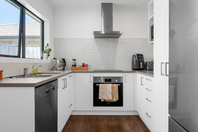 Photo of property in 2/10 Keitha Place, Glenview, Hamilton, 3206