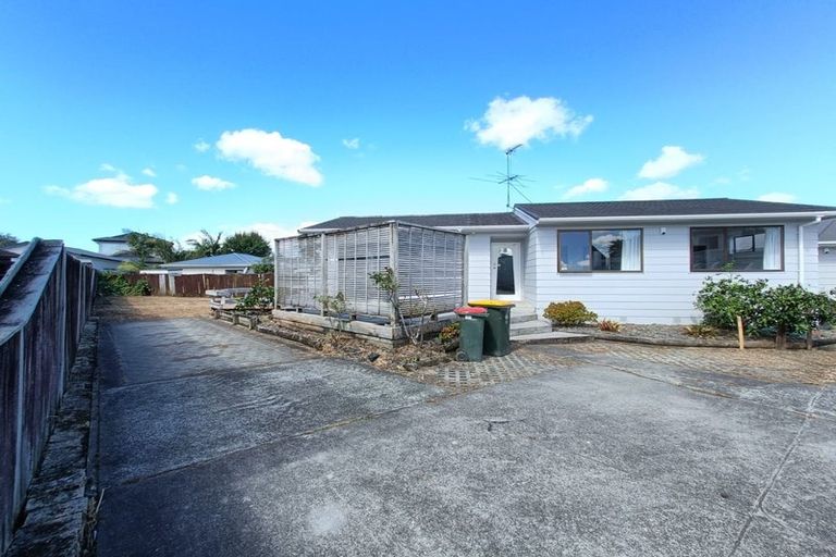Photo of property in 9 Lisa Rise, Half Moon Bay, Auckland, 2012