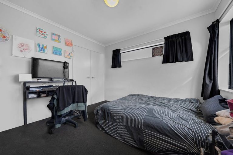 Photo of property in 56 Claverdon Drive, Massey, Auckland, 0614