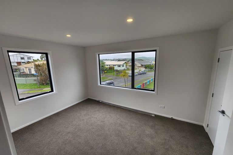 Photo of property in 2/8 Clipper Street, Titahi Bay, Porirua, 5022