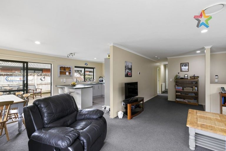 Photo of property in 21 Aragon Grove, Kingsley Heights, Upper Hutt, 5018