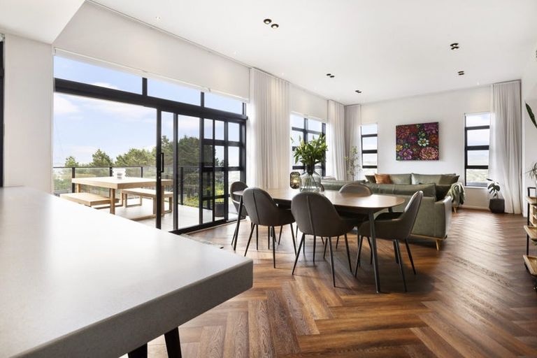 Photo of property in 4 Boeing Way, Newlands, Wellington, 6037