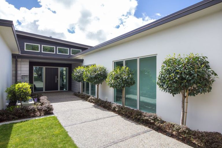 Photo of property in 16 Grand Oaks Drive, Awapuni, Palmerston North, 4412
