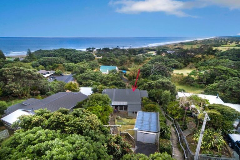 Photo of property in 25 Domain Crescent, Muriwai, Waimauku, 0881