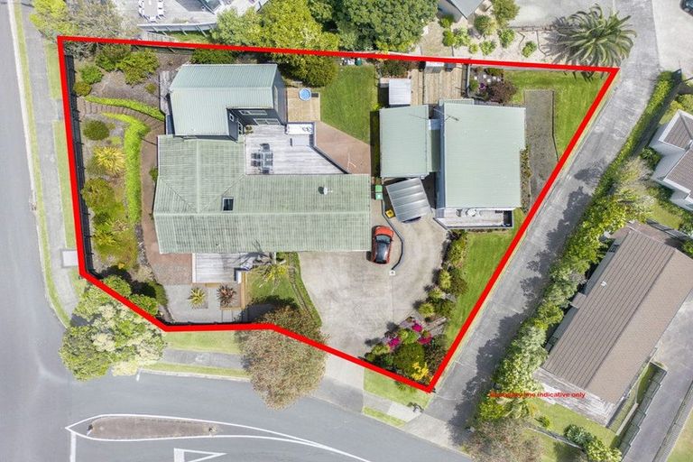 Photo of property in 8 Ngahere Views, Orewa, 0931