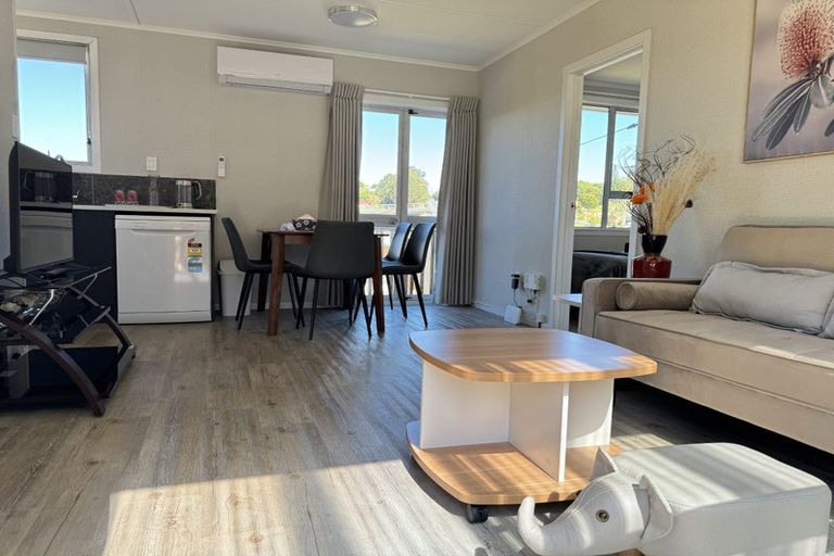 Photo of property in 4 Beverley Road, Stanmore Bay, Whangaparaoa, 0932