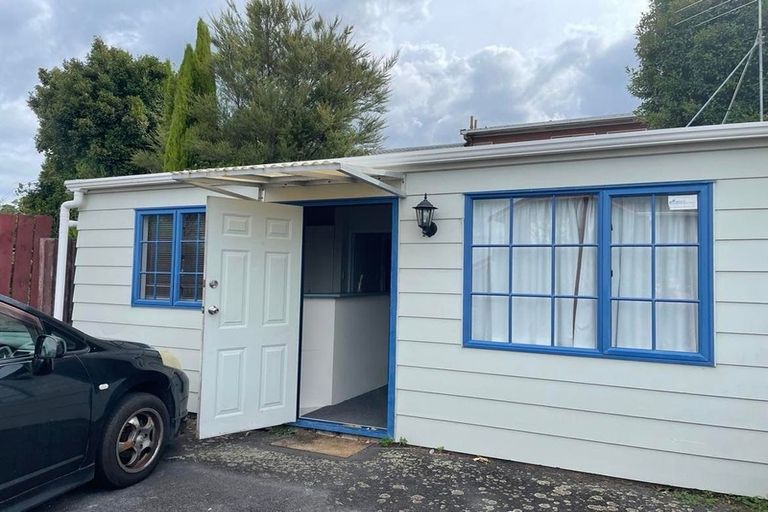 Photo of property in 2/5 Akehurst Avenue, New Lynn, Auckland, 0600