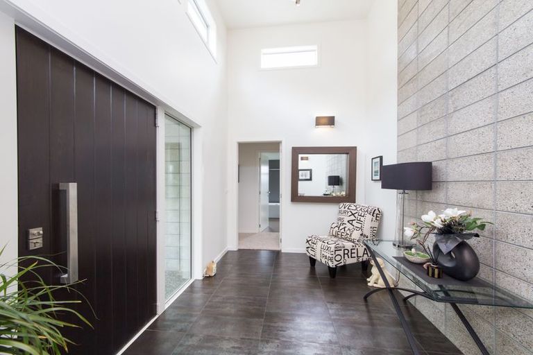 Photo of property in 16 Grand Oaks Drive, Awapuni, Palmerston North, 4412