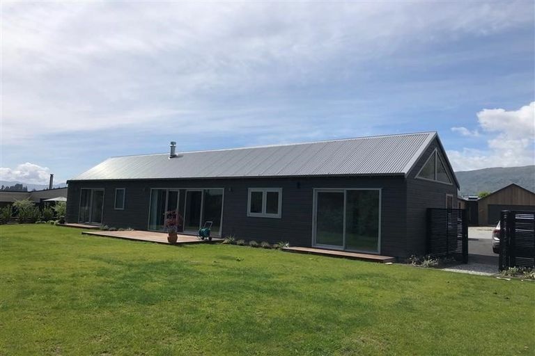 Photo of property in 5 Percy Lane, Wanaka, 9305