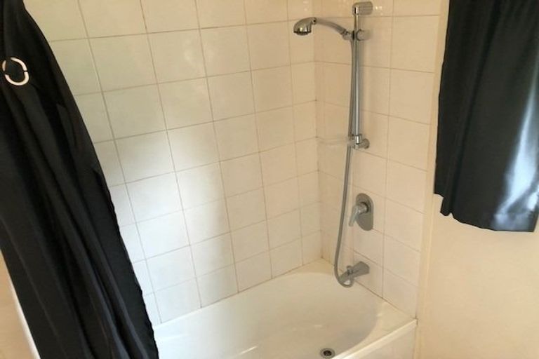 Photo of property in 1/36 Camelot Place, Glenfield, Auckland, 0629