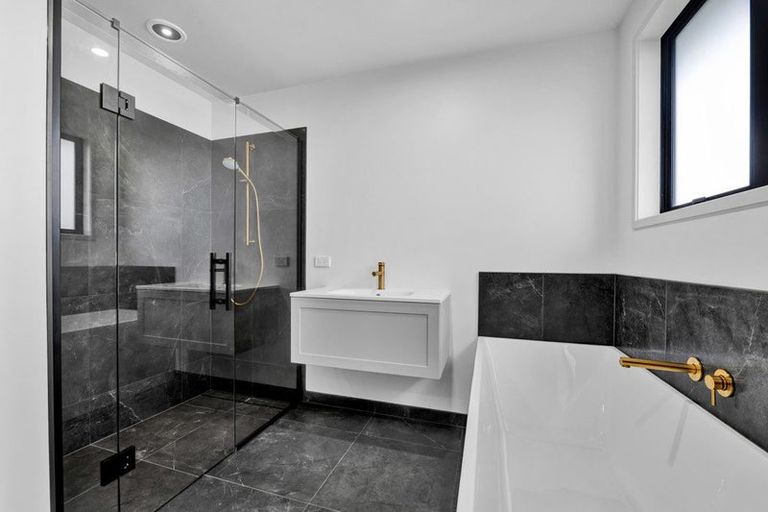 Photo of property in 74 Turuturu Road, Hawera, 4674