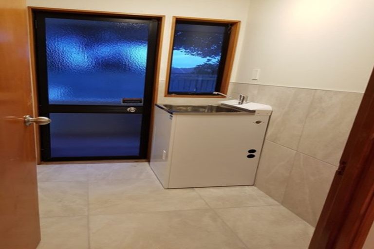 Photo of property in 1/9 Kiteroa Terrace, Rothesay Bay, Auckland, 0630