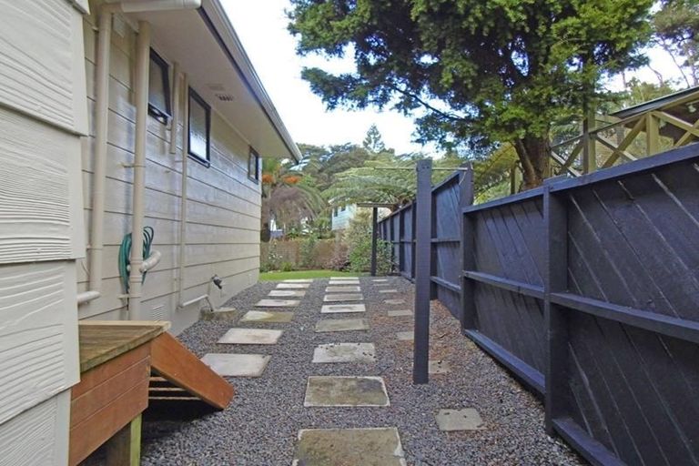 Photo of property in 42 Wirihana Road, Titirangi, Auckland, 0604