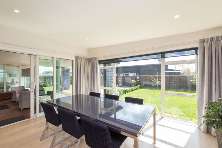 Photo of property in 16 Grand Oaks Drive, Awapuni, Palmerston North, 4412