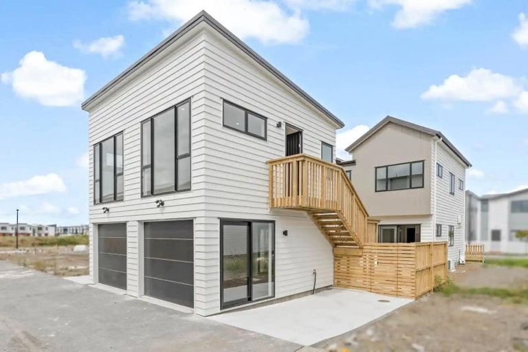 Photo of property in 28 Whare Kauri Road, Papakura, 2110