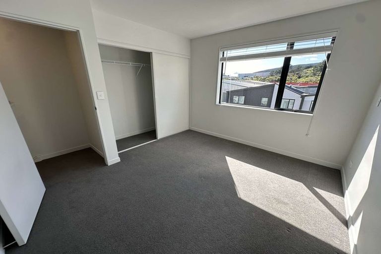 Photo of property in 56 Ara Paiwhenua, Tawa, Wellington, 5028