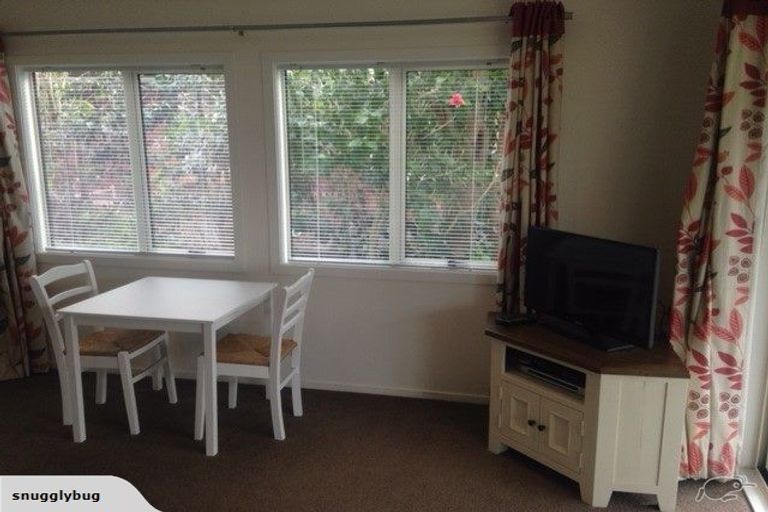 Photo of property in 1/2 Merwood Lane, Devonport, Auckland, 0624