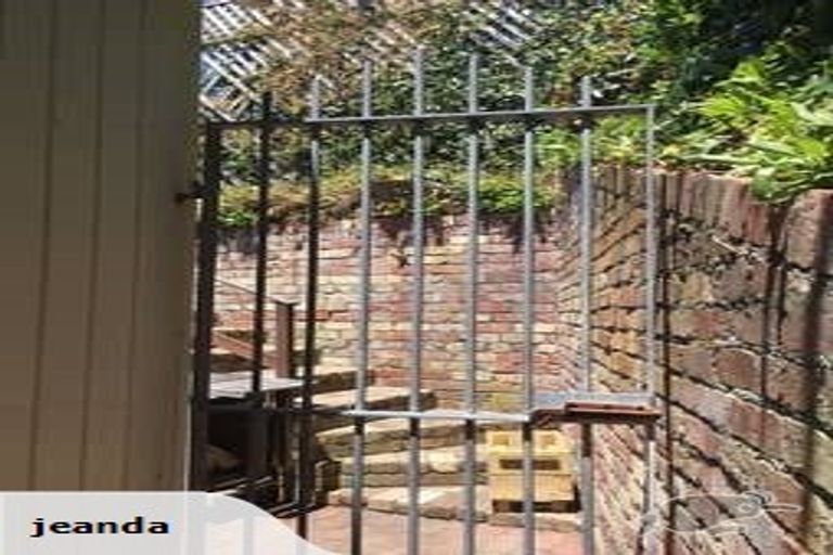 Photo of property in 17 Palliser Road, Roseneath, Wellington, 6011