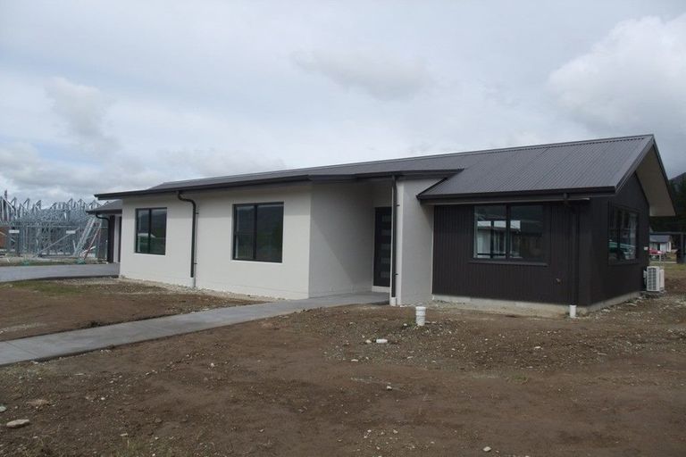 Photo of property in 4 Brewster Crescent, Lake Hawea, Wanaka, 9382