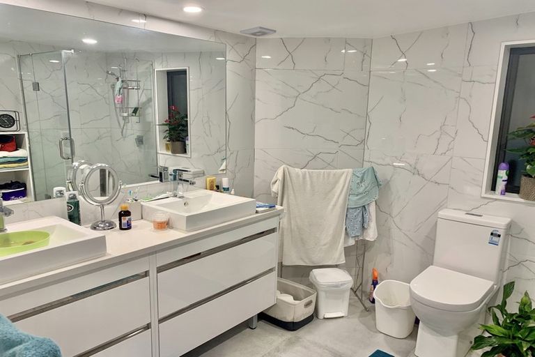 Photo of property in 33 Diana Drive, Glenfield, Auckland, 0627