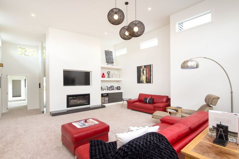 Photo of property in 16 Grand Oaks Drive, Awapuni, Palmerston North, 4412