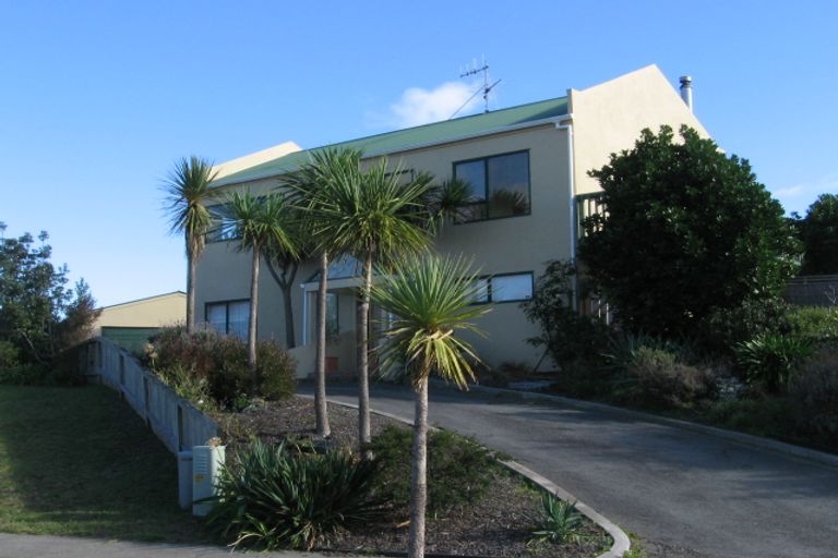 Photo of property in 8 Trig Hill Terrace, Waikanae Beach, Waikanae, 5036