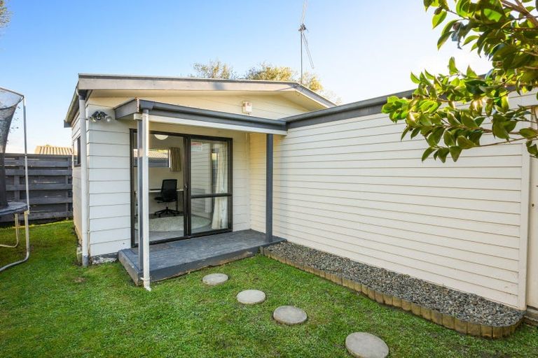 Photo of property in 6 Willowstream Grove, Cloverlea, Palmerston North, 4412