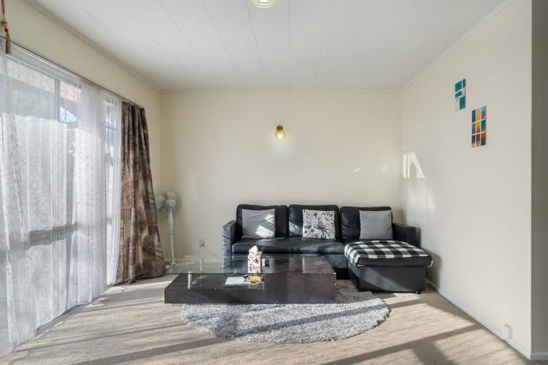 Photo of property in 2/14 Fuller Grove, Woburn, Lower Hutt, 5010